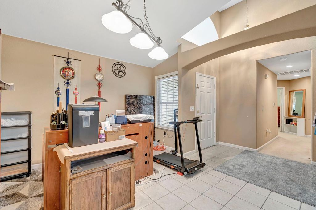 Image 18 of property listing at 385 S Thomas Avenue, Kerman, CA 93630