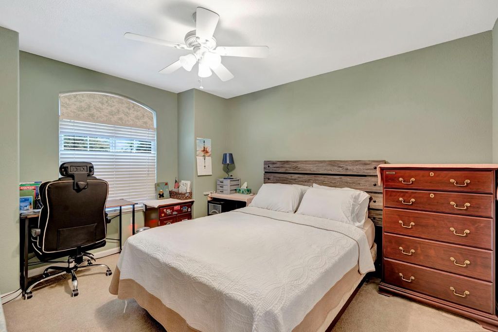 Image 19 of property listing at 385 S Thomas Avenue, Kerman, CA 93630