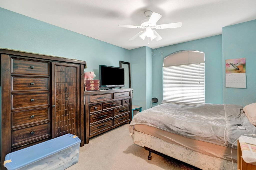 Image 22 of property listing at 385 S Thomas Avenue, Kerman, CA 93630