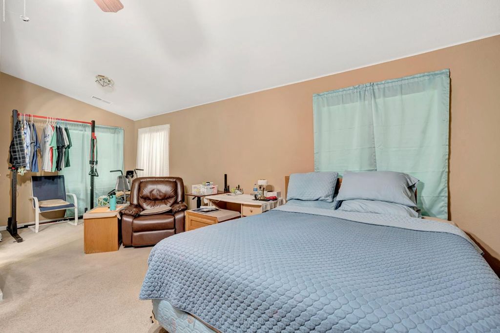 Image 24 of property listing at 385 S Thomas Avenue, Kerman, CA 93630