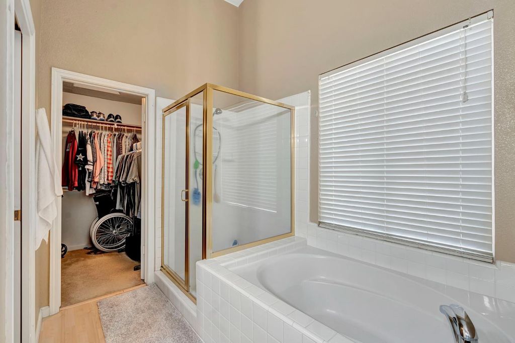 Image 26 of property listing at 385 S Thomas Avenue, Kerman, CA 93630