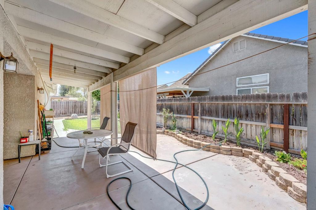 Image 29 of property listing at 385 S Thomas Avenue, Kerman, CA 93630
