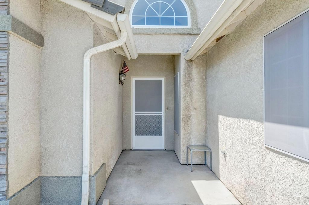 Image 4 of property listing at 385 S Thomas Avenue, Kerman, CA 93630