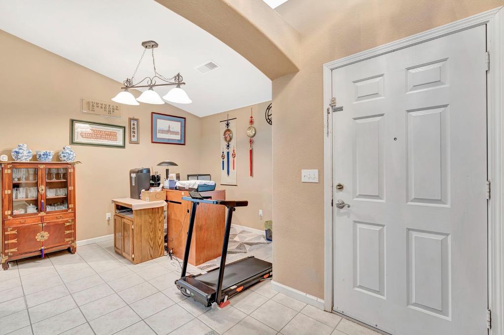 Image 5 of property listing at 385 S Thomas Avenue, Kerman, CA 93630