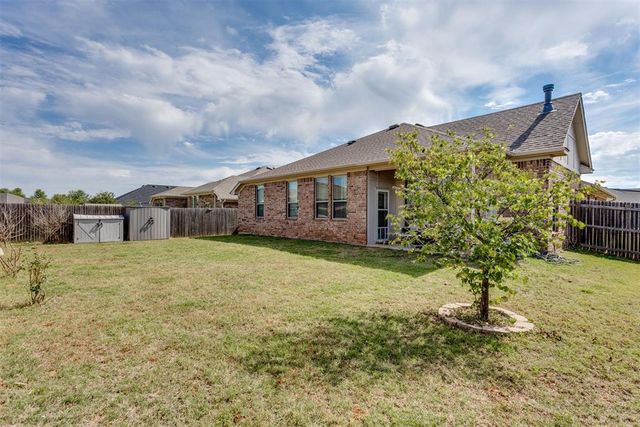 609 Parsons Drive, Yukon, OK 73099