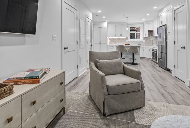 149 Charles St 3, Boston, MA 02114
