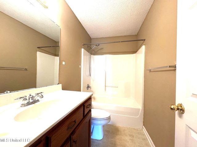 6890 Wrenwood Drive, Horn Lake, MS 38637