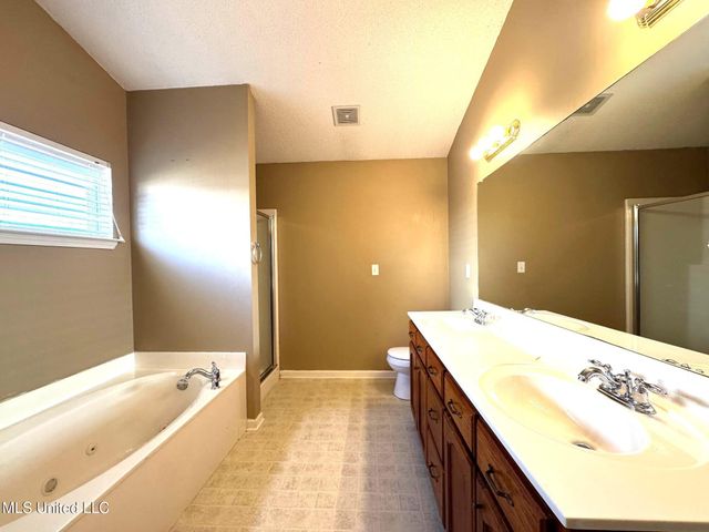 6890 Wrenwood Drive, Horn Lake, MS 38637