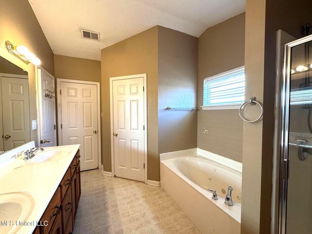 6890 Wrenwood Drive, Horn Lake, MS 38637