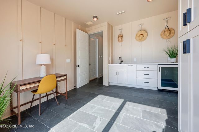 105 N 11TH Avenue, Jacksonville Beach, FL 32250