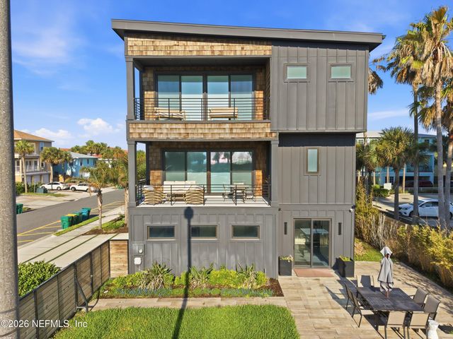105 N 11TH Avenue, Jacksonville Beach, FL 32250
