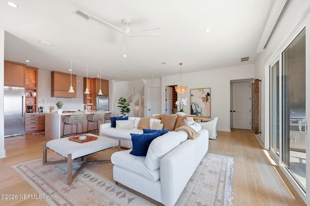 105 N 11TH Avenue, Jacksonville Beach, FL 32250