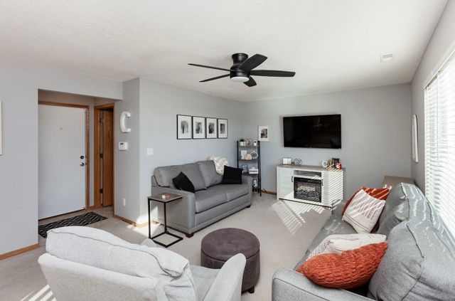 4003 122nd Street, Urbandale, IA 50323