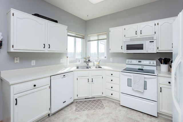 4003 122nd Street, Urbandale, IA 50323