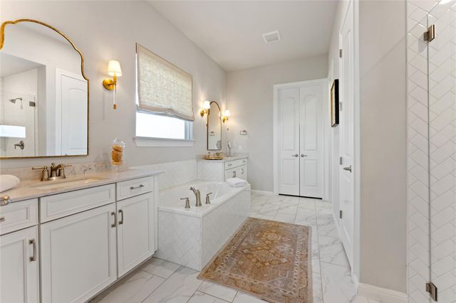 1825 Hazy Hills LOOP, Dripping Springs, TX 78620