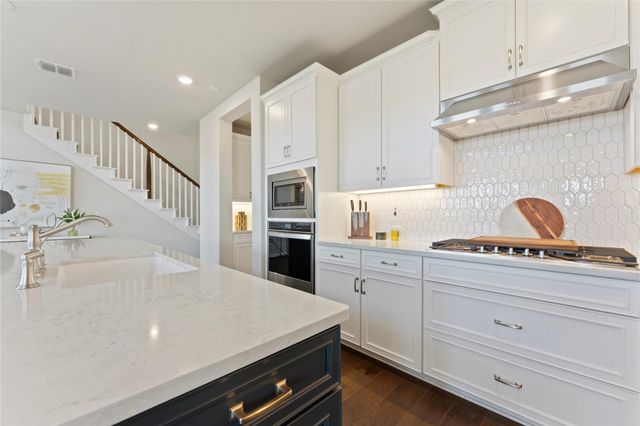 1825 Hazy Hills LOOP, Dripping Springs, TX 78620