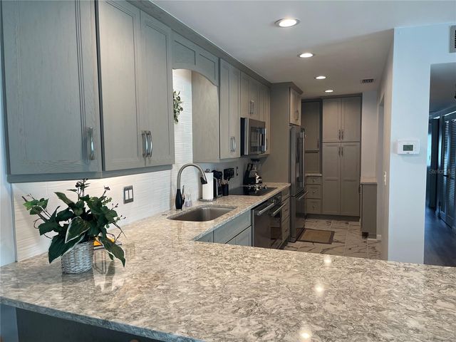 5400 GULF DRIVE 32, Bradenton Beach, FL 34217