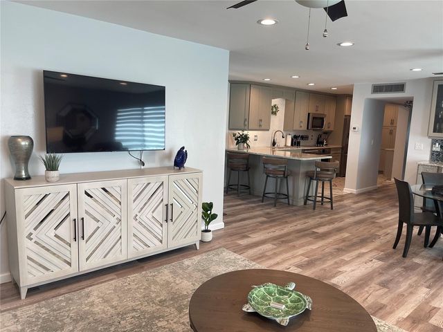 5400 GULF DRIVE 32, Bradenton Beach, FL 34217