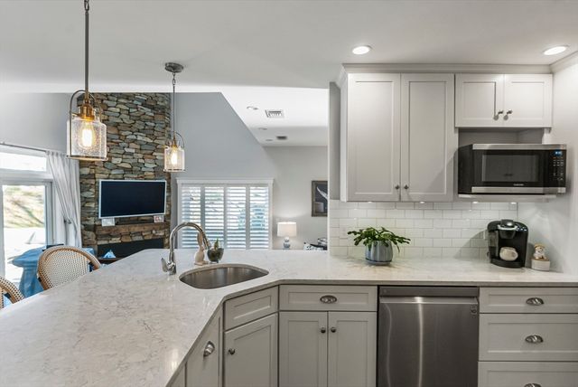 80 Fairway Dr 80, Plymouth, MA 02360