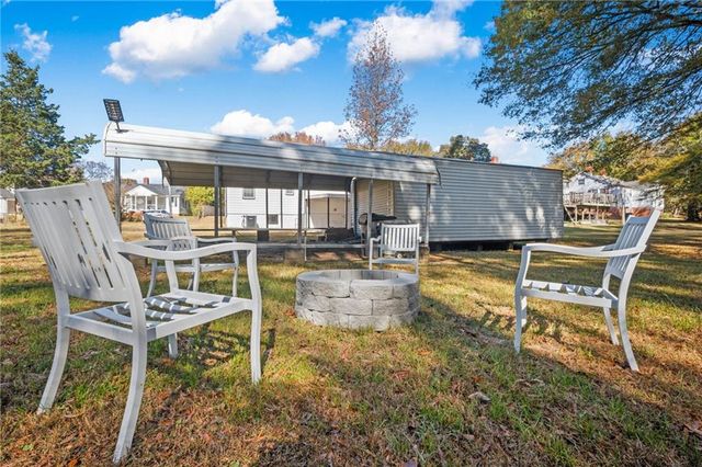 3295 Bloomfield Avenue, Clarkdale, GA 30111