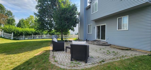 2145 Colchester Avenue, Hoffman Estates, IL 60192