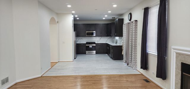2145 Colchester Avenue, Hoffman Estates, IL 60192
