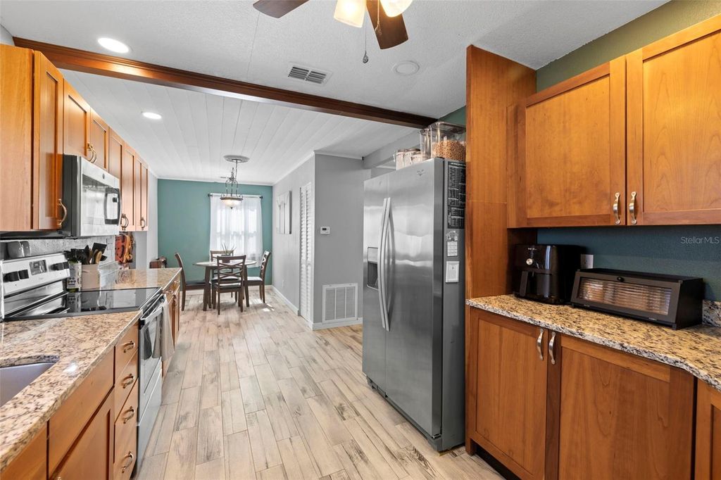 Image 6 of property listing at 7121 122ND AVENUE E, Parrish, FL 34219