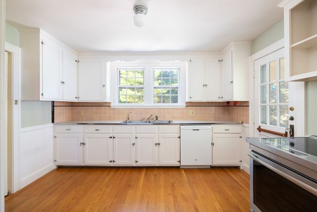 59 Hinckley Rd, Newton, MA 02468