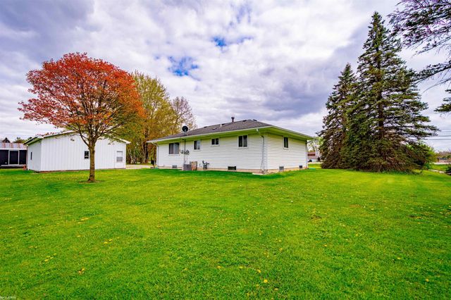 7160 Fred W Moore Highway, Saint Clair, MI 48079