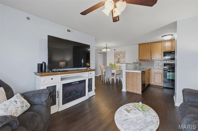 160 Brandy Mill Circle 7D, High Ridge, MO 63049