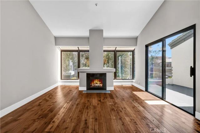 200 Paris Lane 304, Newport Beach, CA 92663