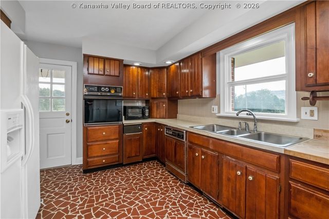 3 Lous Drive, Elkview, WV 25071