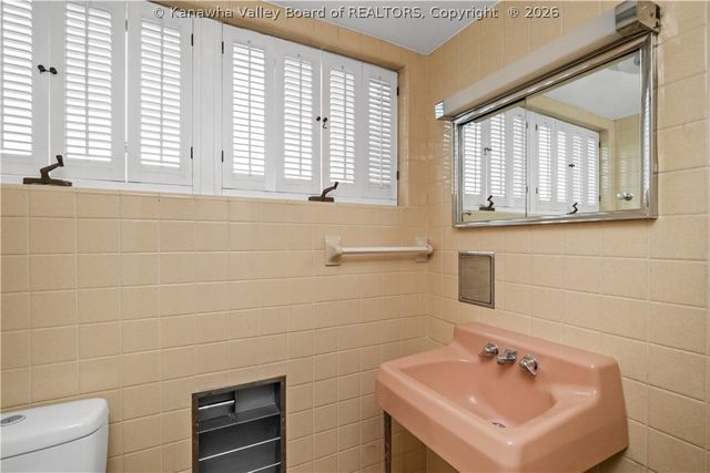 3 Lous Drive, Elkview, WV 25071