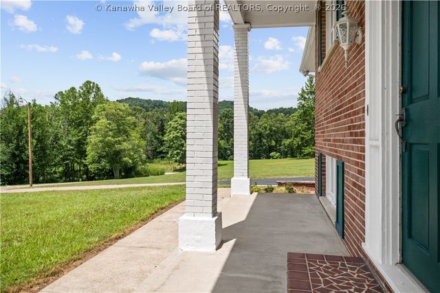 3 Lous Drive, Elkview, WV 25071