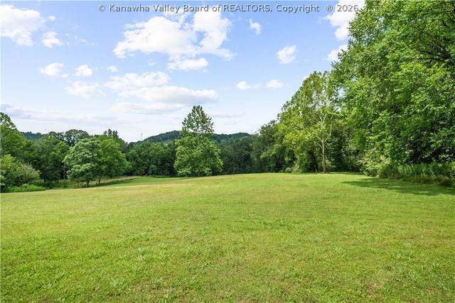 3 Lous Drive, Elkview, WV 25071