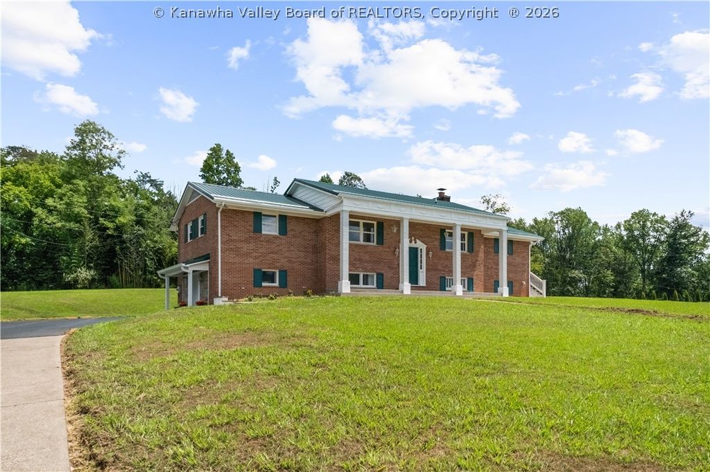 3 Lous Drive, Elkview, WV 25071