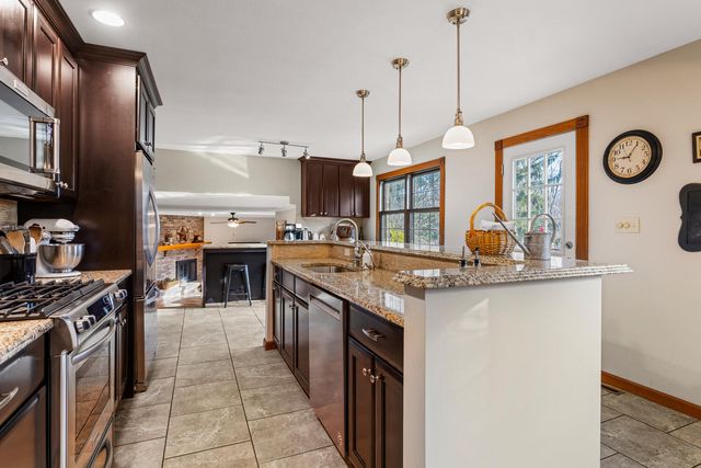 1506 WOODFIELD Drive, Mahomet, IL 61853