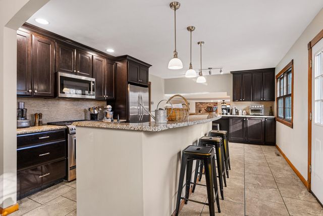 1506 WOODFIELD Drive, Mahomet, IL 61853