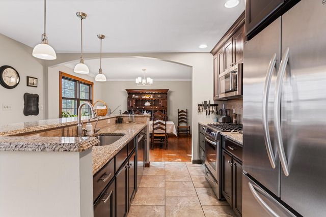 1506 WOODFIELD Drive, Mahomet, IL 61853