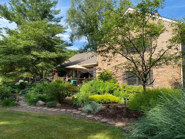 1506 WOODFIELD Drive, Mahomet, IL 61853