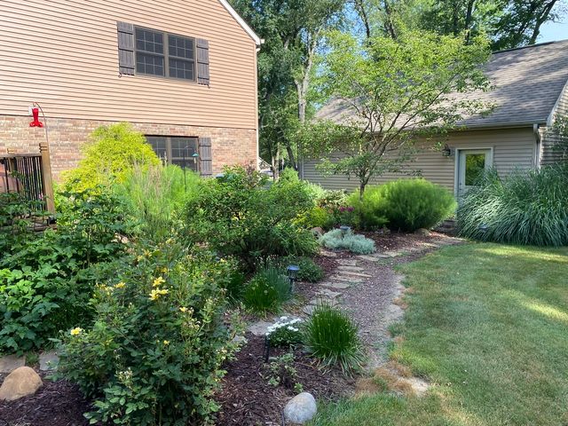 1506 WOODFIELD Drive, Mahomet, IL 61853