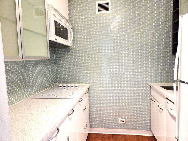 4343 N Clarendon Street 2110, Chicago, IL 60613