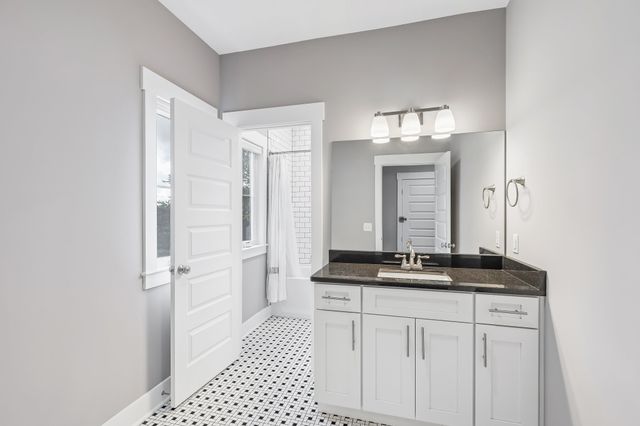 1902B Valley Park Dr, Nashville, TN 37216