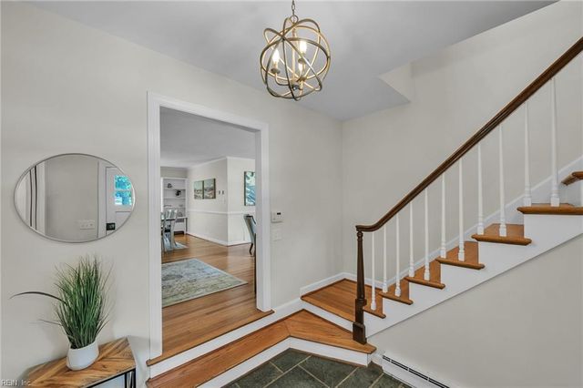 239 Shoe LN, Newport News, VA 23606