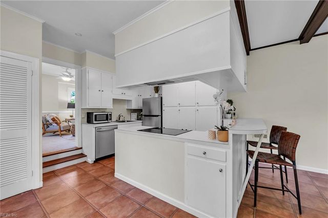 239 Shoe LN, Newport News, VA 23606