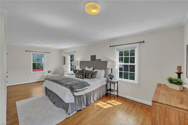239 Shoe LN, Newport News, VA 23606