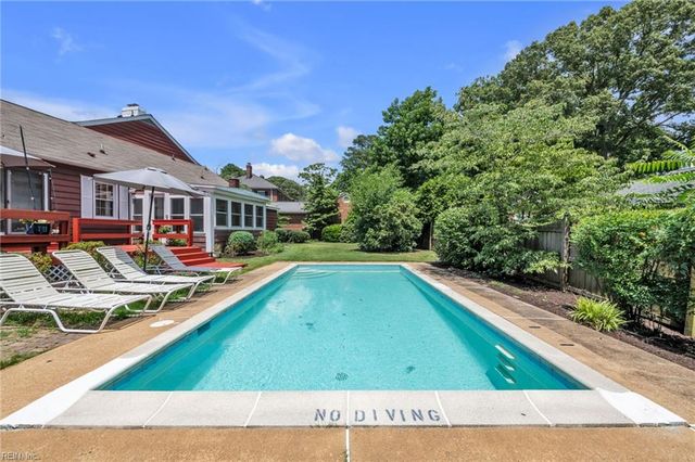 239 Shoe LN, Newport News, VA 23606