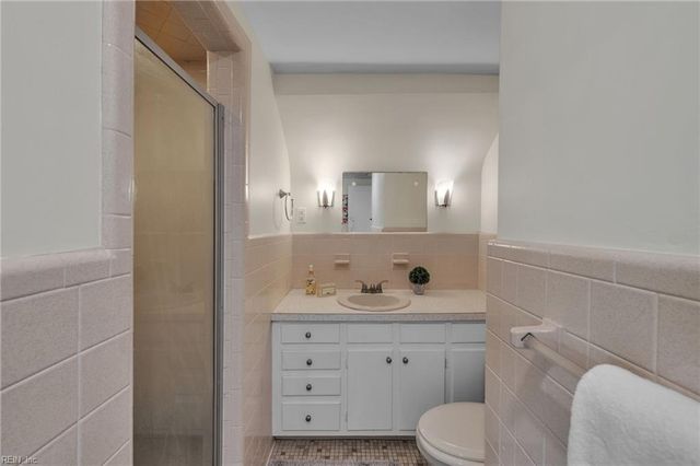 239 Shoe LN, Newport News, VA 23606