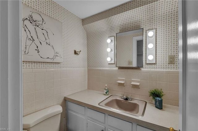 239 Shoe LN, Newport News, VA 23606