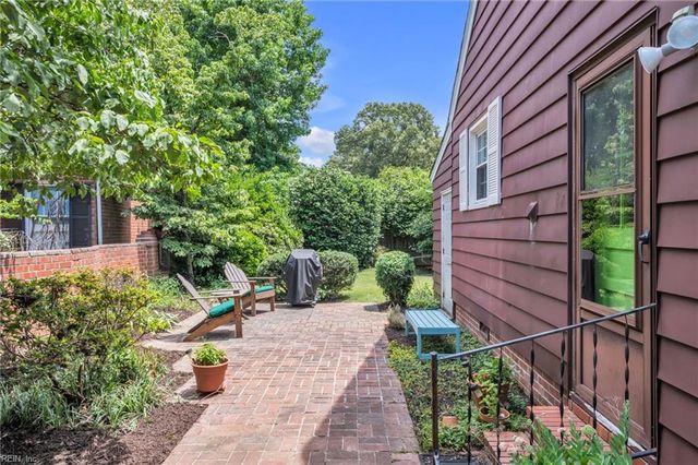 239 Shoe LN, Newport News, VA 23606